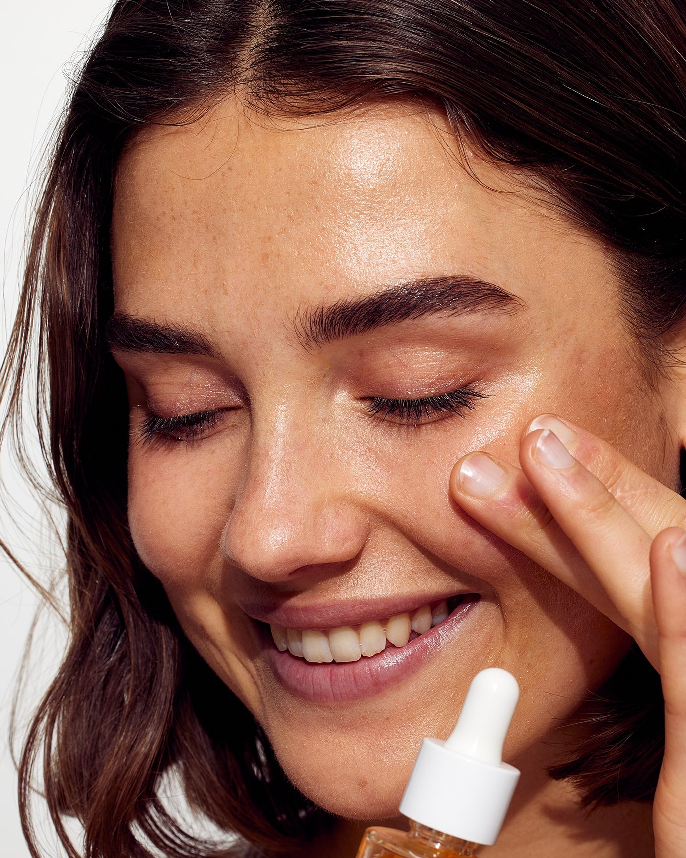 Indeholder plejende og naturlige olier som havtorn, abrikoskerneolie og jojoba.