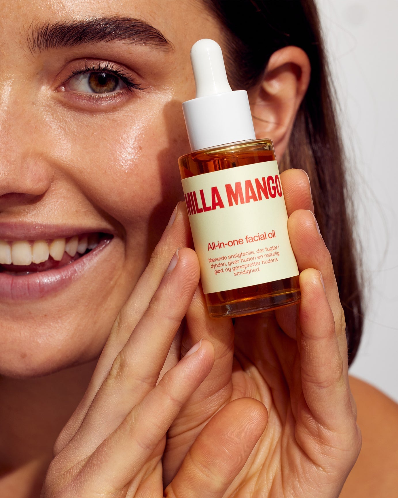 Kan bruges alene eller blandes med din dagcreme.