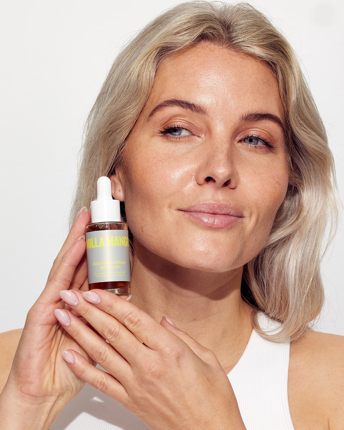 Beskytter og opfrisker huden.